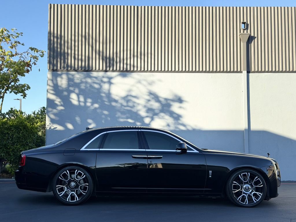 Used 2017 Rolls-Royce Ghost image 3