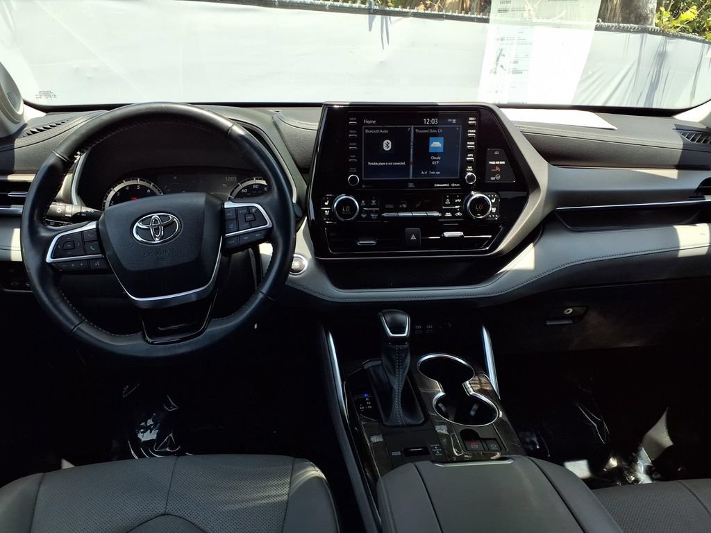 Used 2022 Toyota Highlander Limited FWD image 20