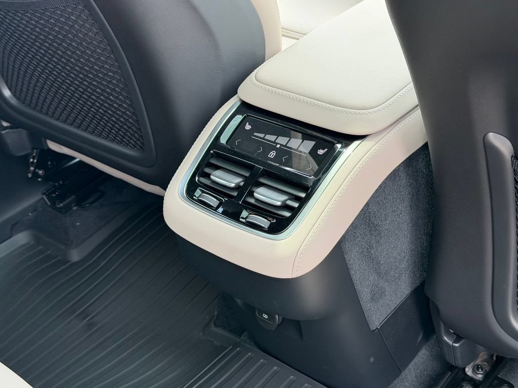 New 2026 Volvo XC90 B6 Ultra w/ Protection Package Premier AWD/4WD image 13