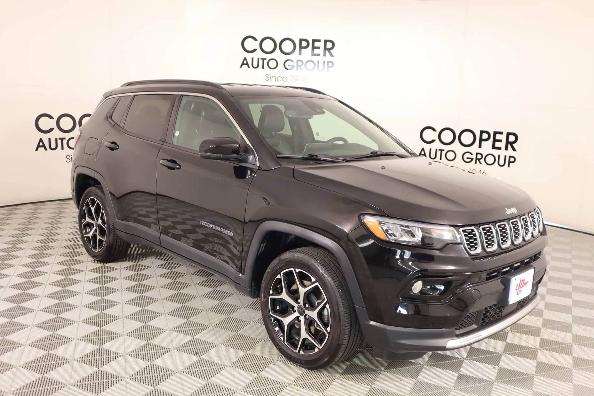 Used 2025 Jeep Compass Limited image 1