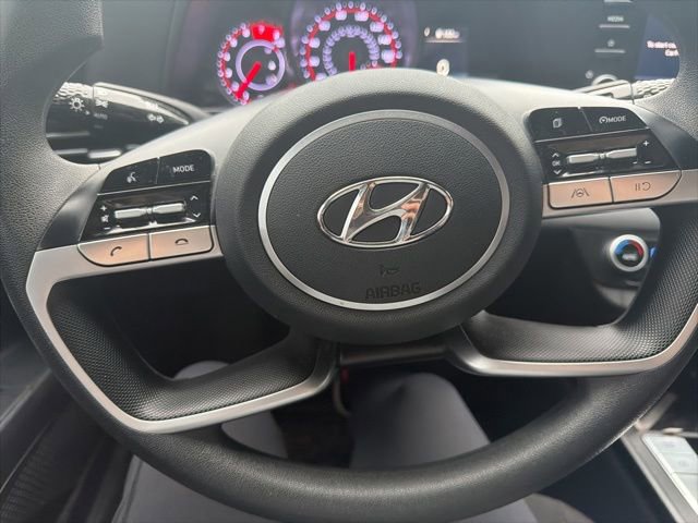 Used 2022 Hyundai Elantra SEL FWD image 21