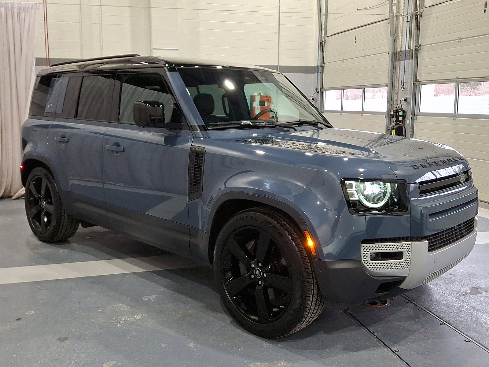 Used 2021 Land Rover Defender 110 SE image 6