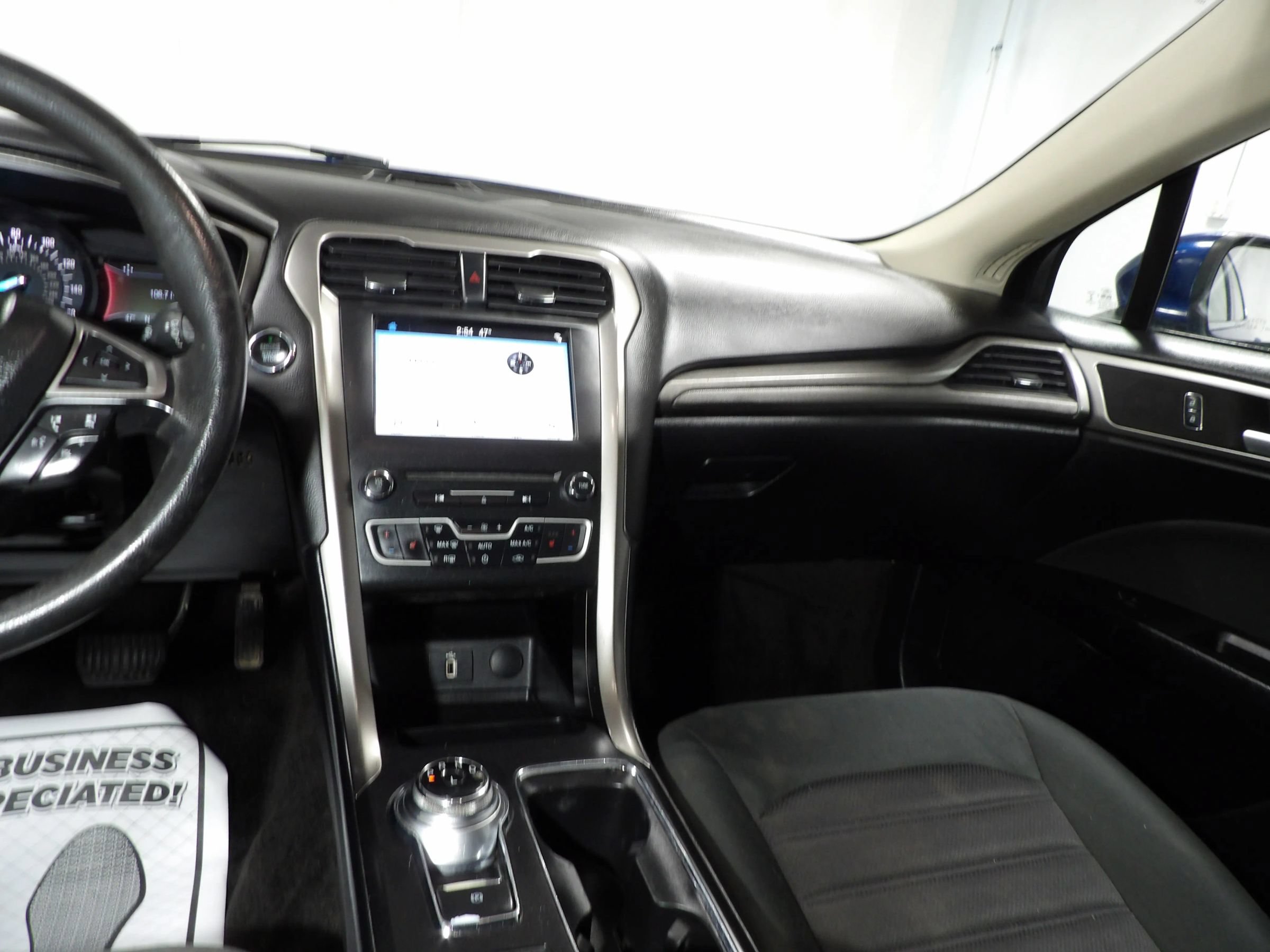 Used 2018 Ford Fusion SE w/ Fusion SE Technology Package FWD image 12