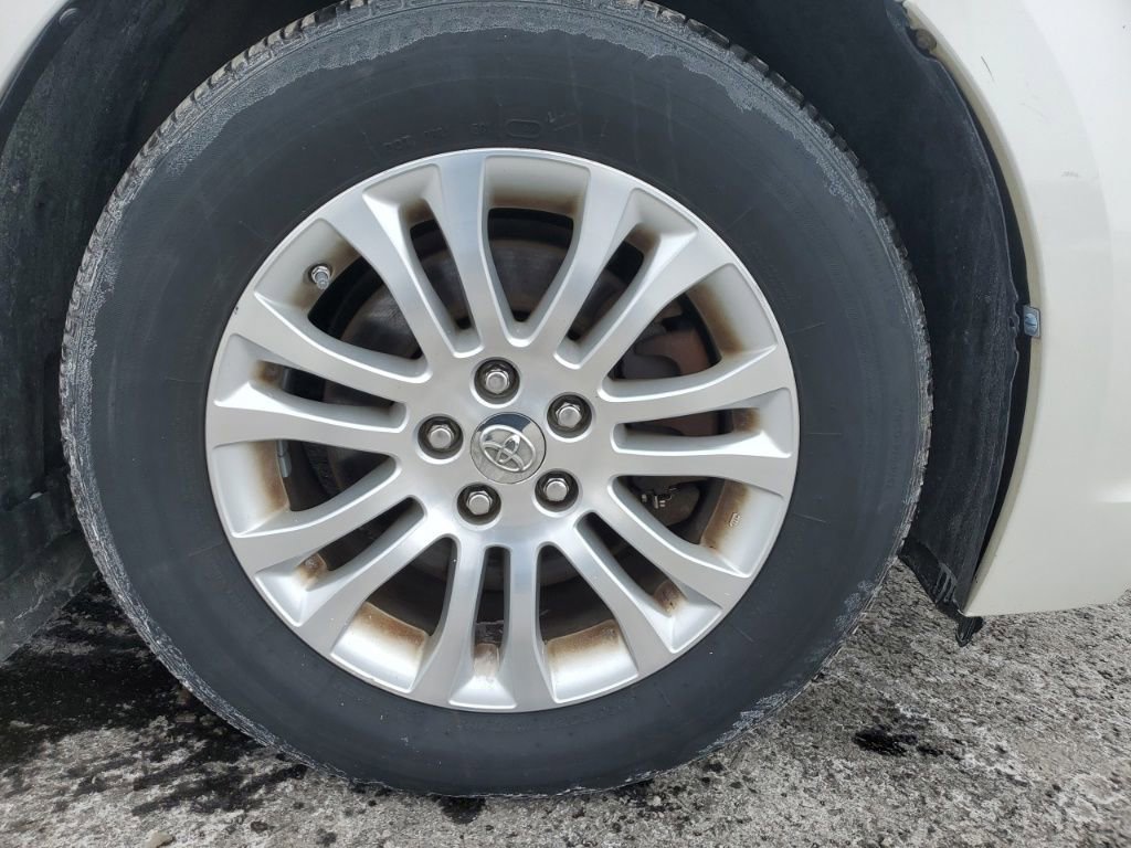 Used 2015 Toyota Sienna XLE Premium image 9