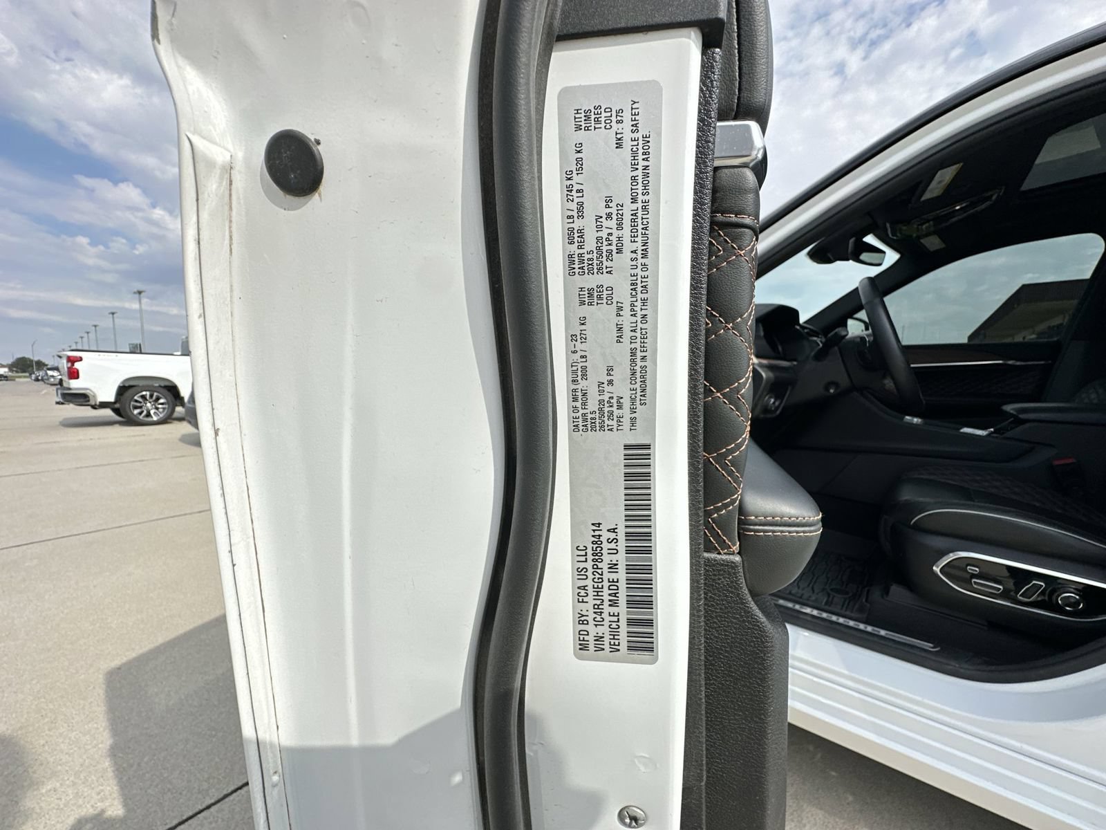 Used 2023 Jeep Grand Cherokee Summit AWD/4WD image 35