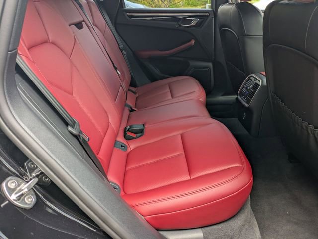 Used 2025 Porsche Macan AWD/4WD image 29
