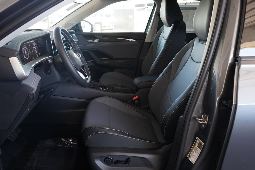 New 2026 Volkswagen Tiguan SE FWD image 6