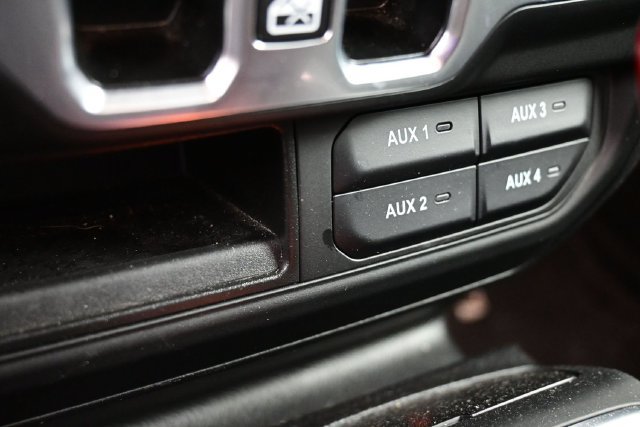 Used 2025 Jeep Gladiator Sport AWD/4WD image 25