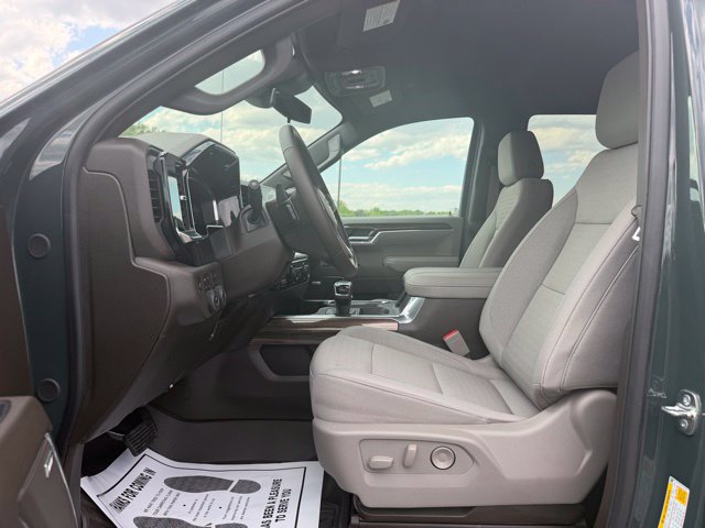 Used 2026 Chevrolet Silverado 1500 LT Trail Boss w/ Safety Package AWD/4WD image 19