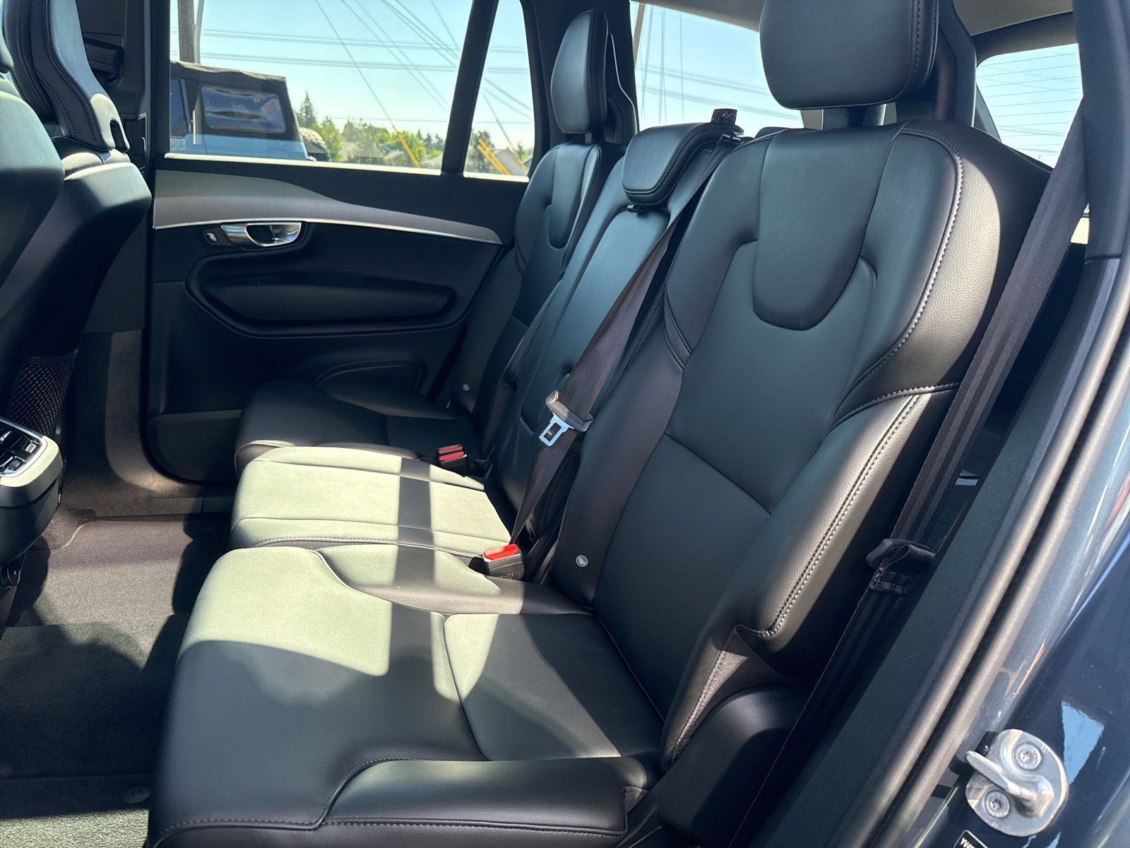 Used 2025 Volvo XC90 B5 Core image 10