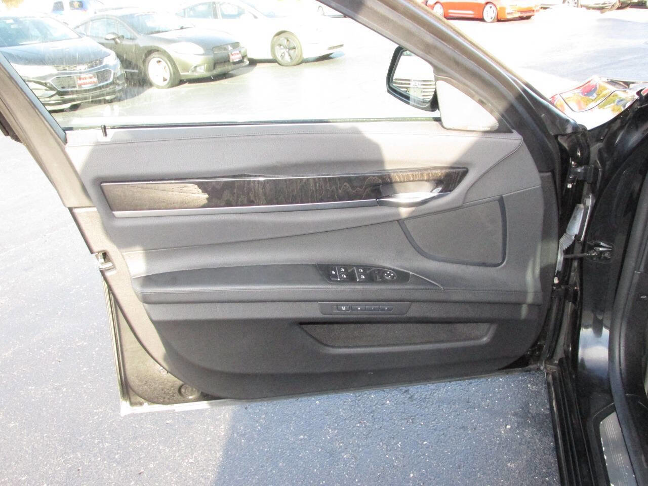 Used 2014 BMW 740Li w/ Executive Package image 10