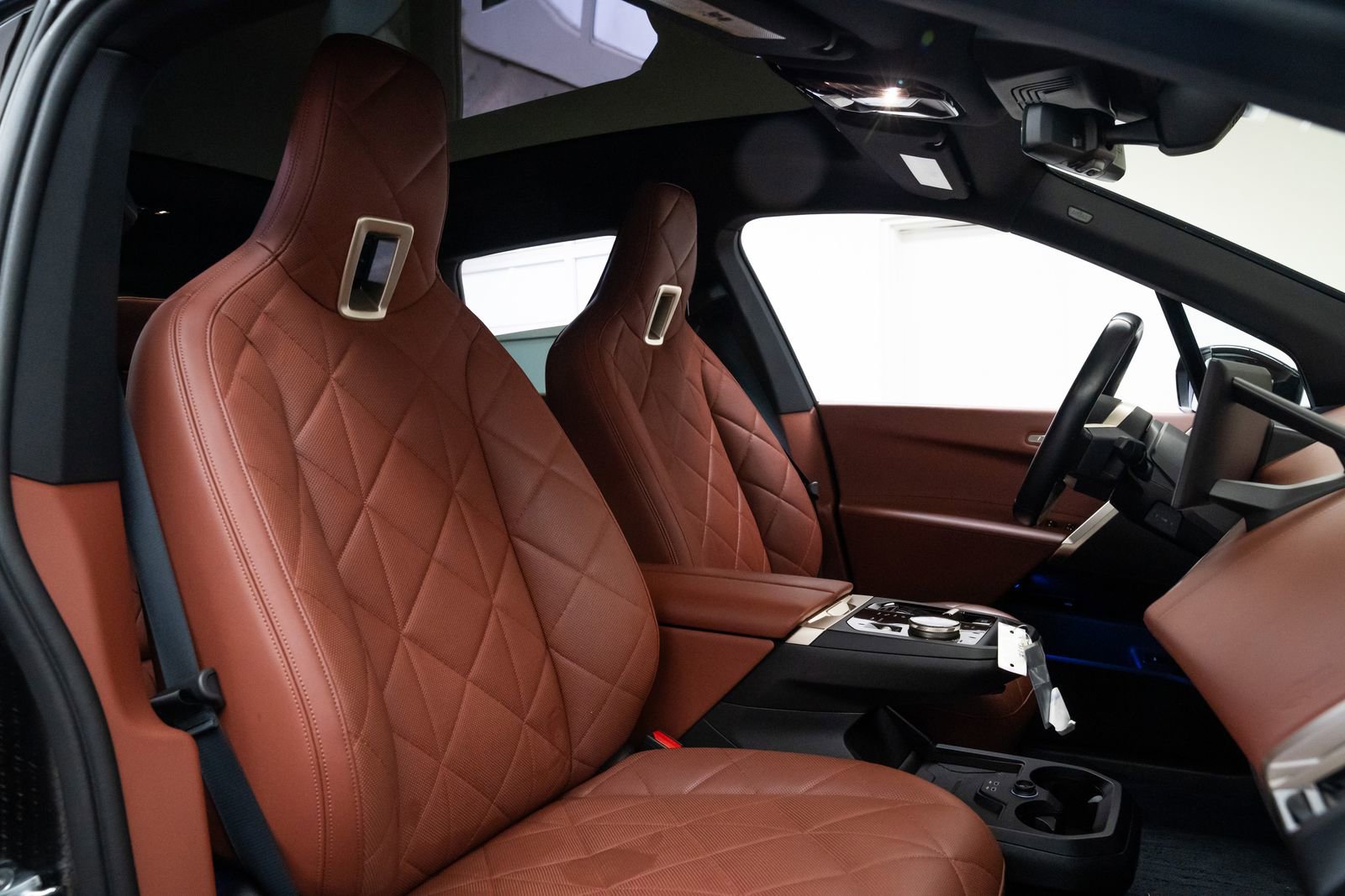 Used 2023 BMW iX xDrive50 w/ Sport Package image 24