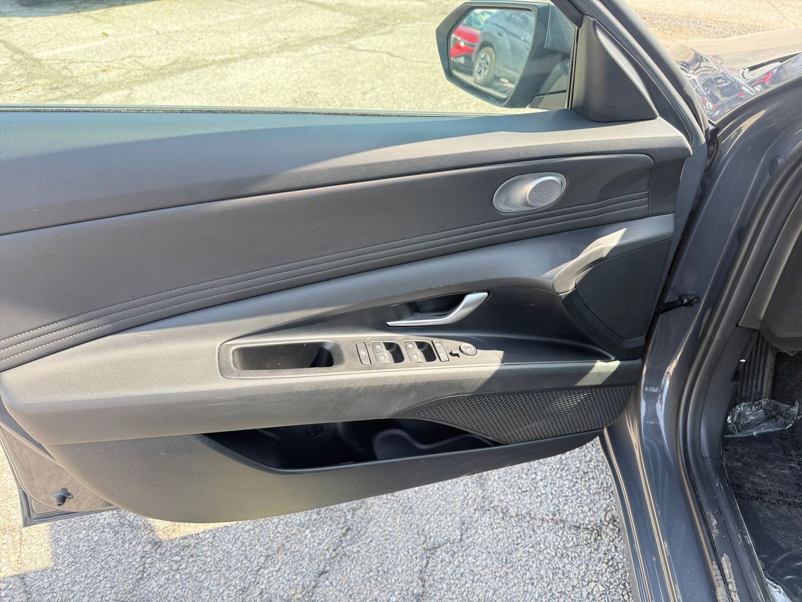 Used 2025 Hyundai Elantra SEL image 18