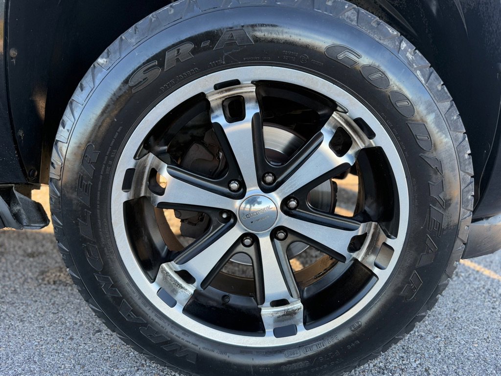 Used 2013 Chevrolet Avalanche LTZ image 19