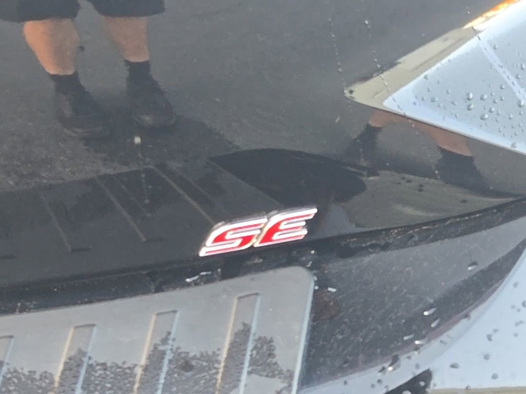 Used 2019 Toyota Corolla SE w/ SE Option Package image 7