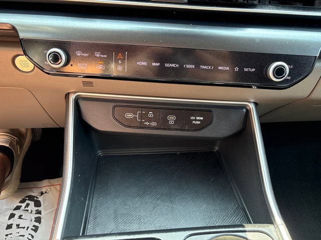 Used 2025 Kia Carnival FWD image 16