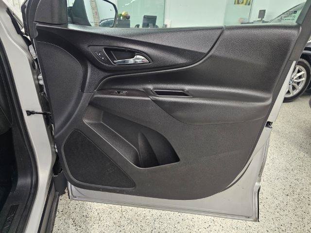 Used 2020 Chevrolet Equinox LT w/ Driver Convenience Package FWD image 28