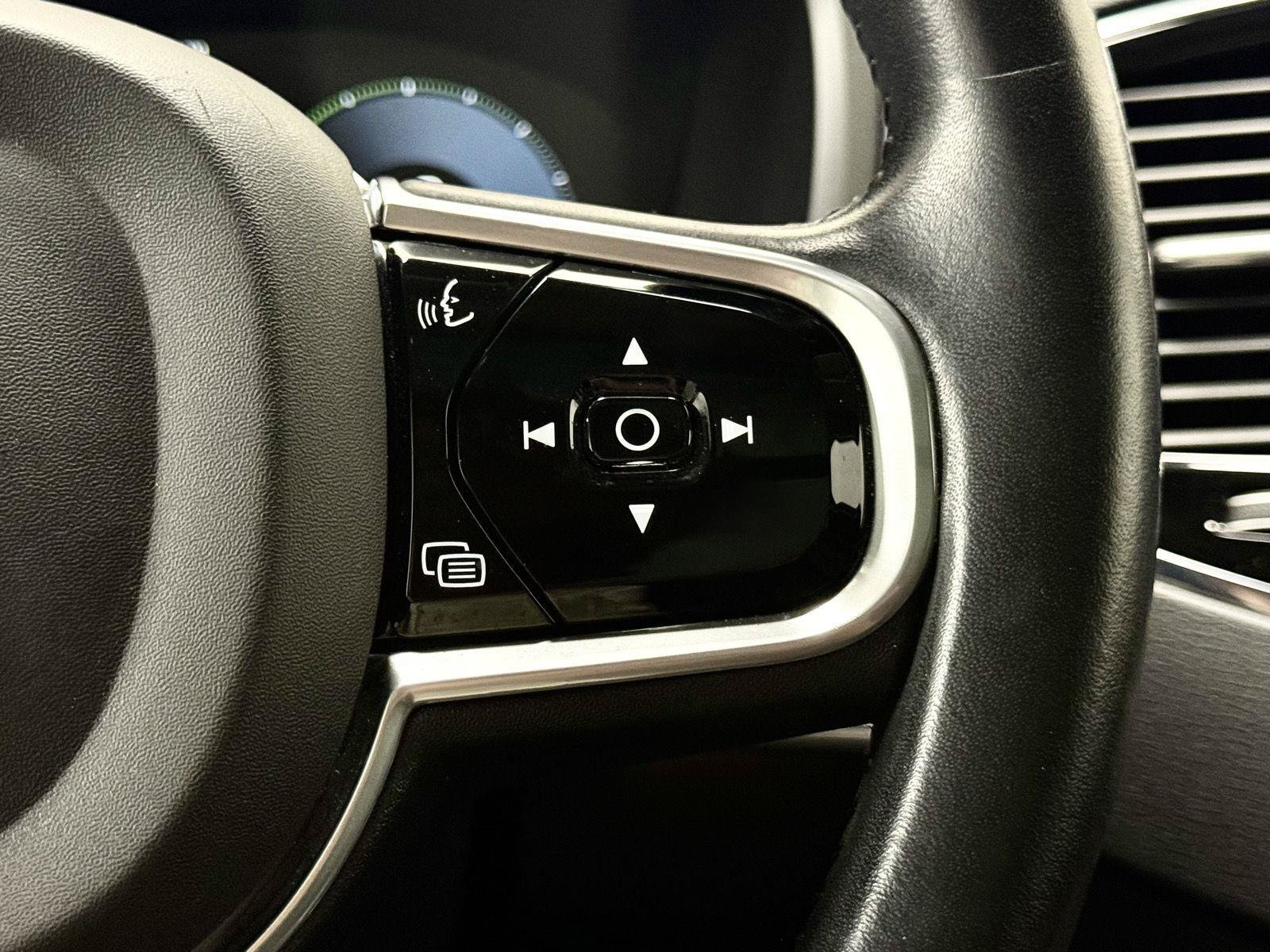 Used 2017 Volvo XC90 T5 Momentum w/ Vision Package FWD image 26