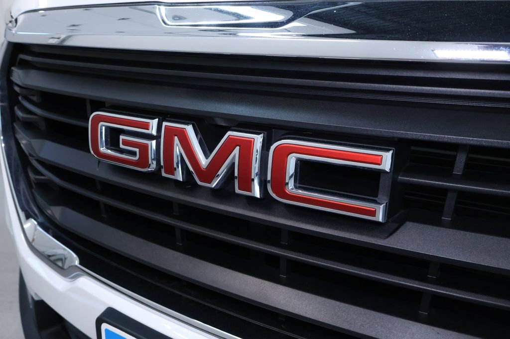 Used 2024 GMC Terrain SLE image 9