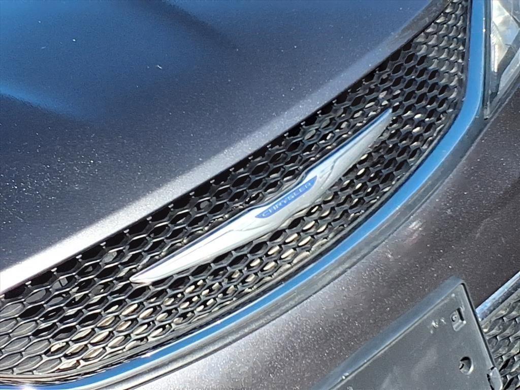Used 2020 Chrysler Pacifica Touring-L Plus image 28