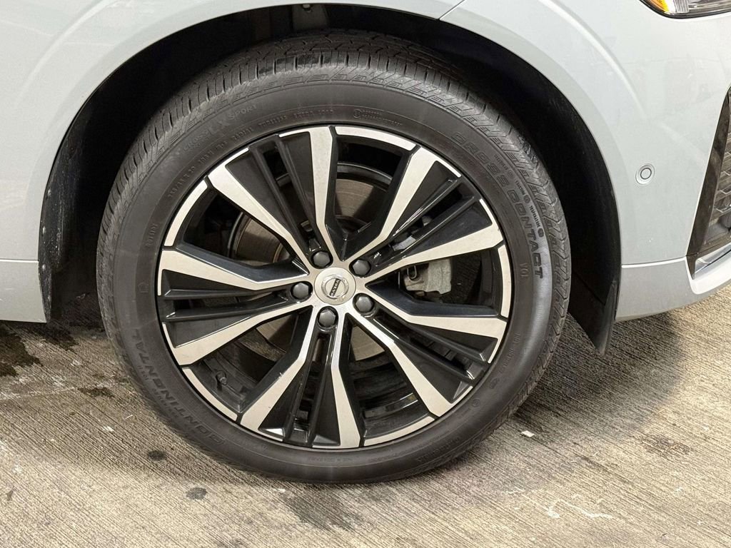 Used 2024 Volvo XC60 B5 Plus image 13