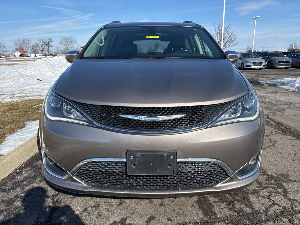 Used 2017 Chrysler Pacifica Limited w/ Tire & Wheel Group image 2