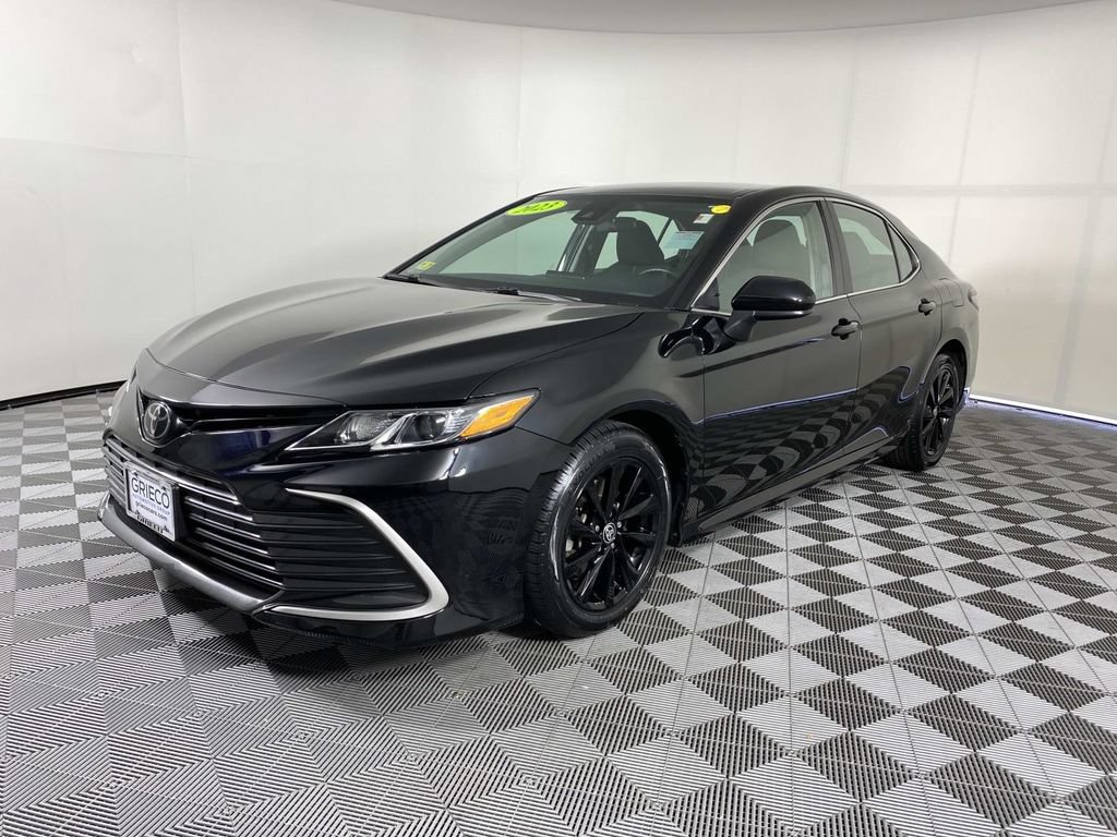 Used 2023 Toyota Camry LE FWD image 4