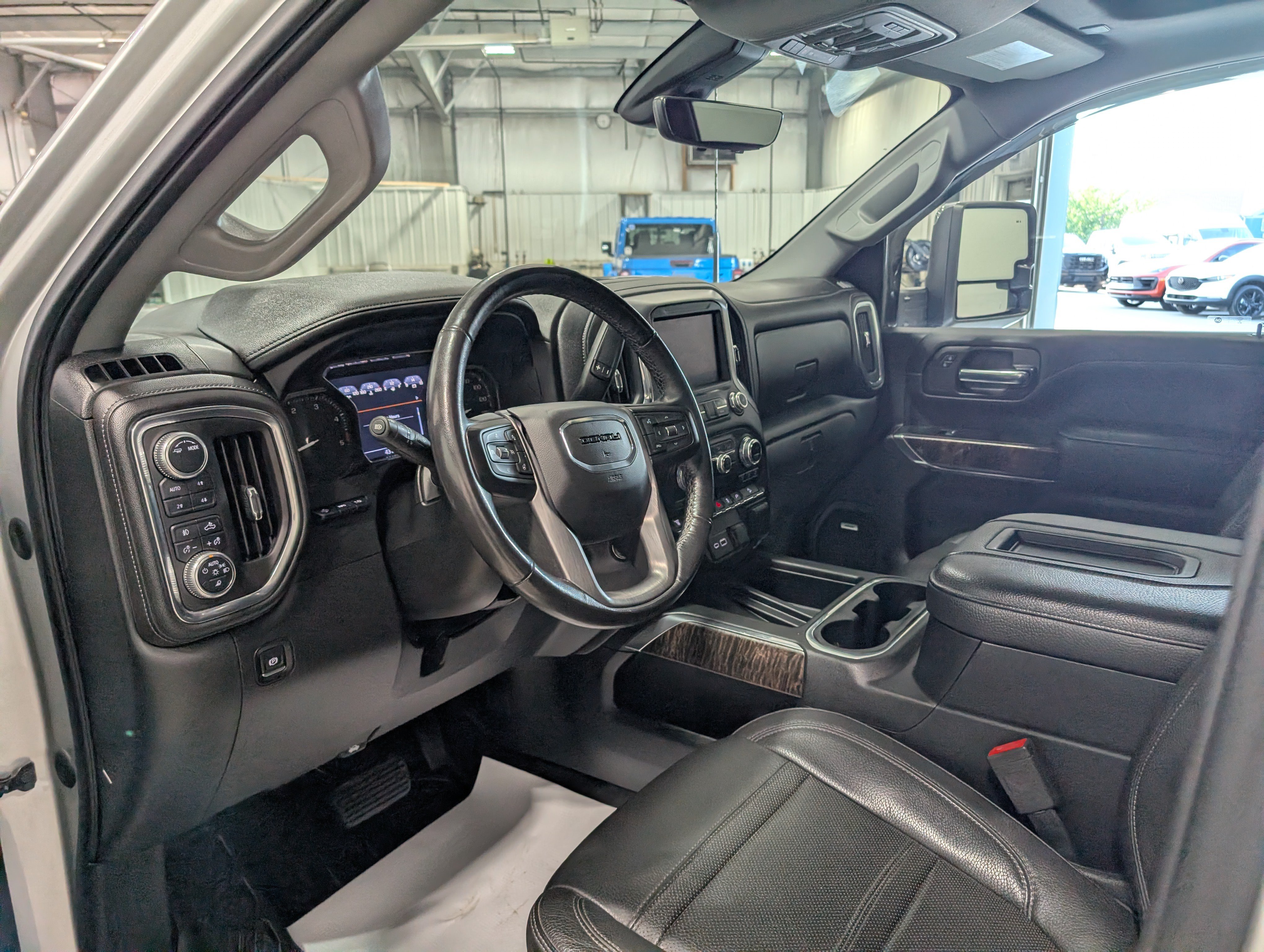 Used 2020 GMC Sierra 3500 Denali w/ Denali Ultimate Package AWD/4WD image 17