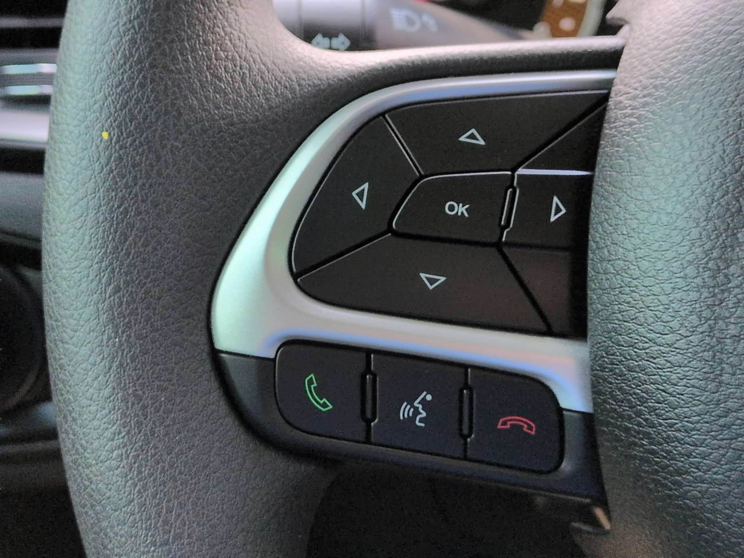 Used 2023 Jeep Renegade Latitude AWD/4WD image 28
