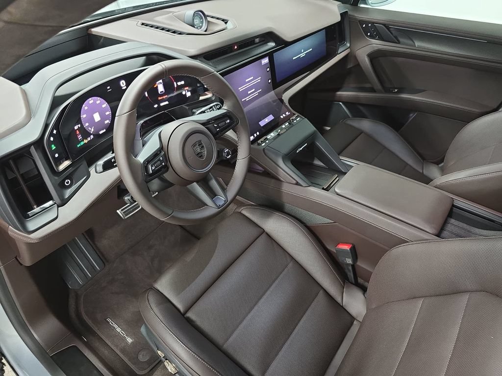 New 2026 Porsche Cayenne Turbo AWD/4WD image 4