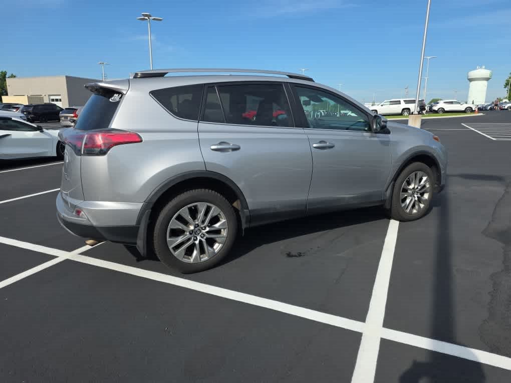 Used 2017 Toyota RAV4 XLE AWD/4WD image 3