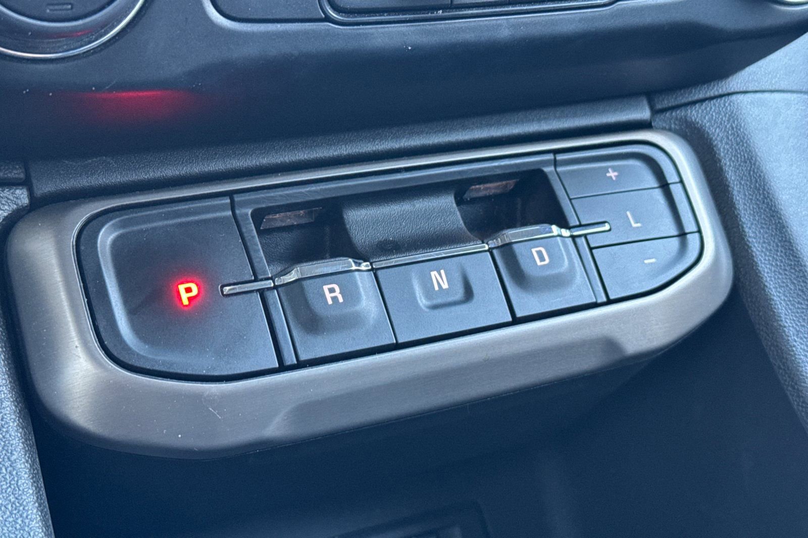 Used 2023 GMC Acadia Denali w/ Black Diamond Edition image 32