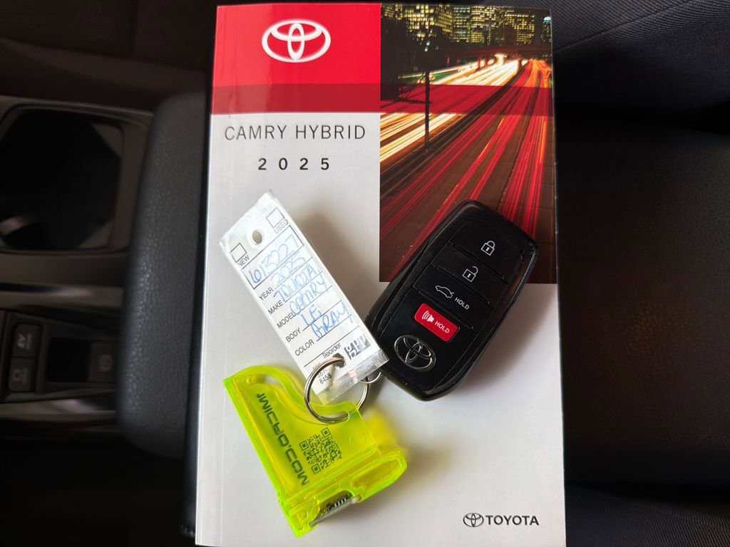 Used 2025 Toyota Camry LE w/ Convenience Package image 35