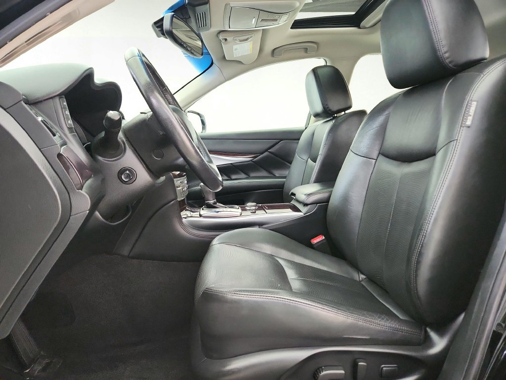 Used 2018 INFINITI Q70 Luxe w/ Proactive Package AWD/4WD image 10