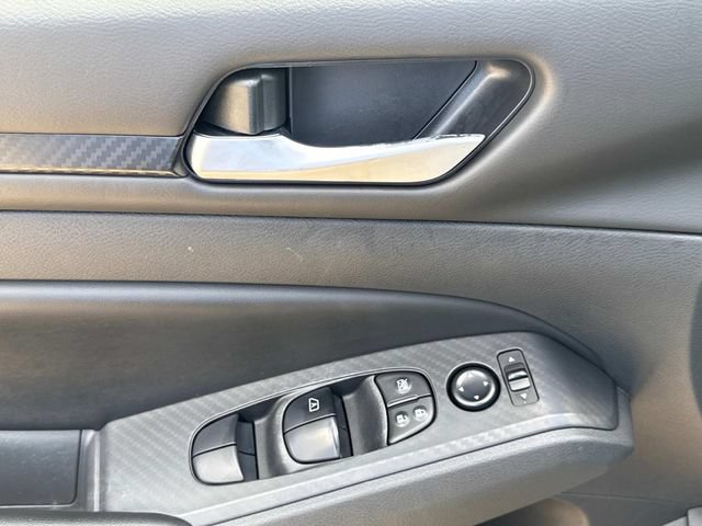 Used 2024 Nissan Altima 2.5 SV FWD image 25