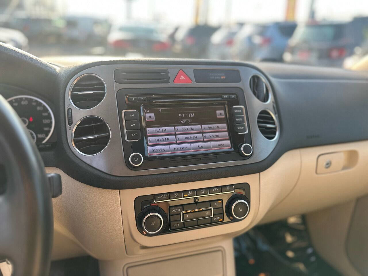 Used 2010 Volkswagen Tiguan Wolfsburg Edition image 19