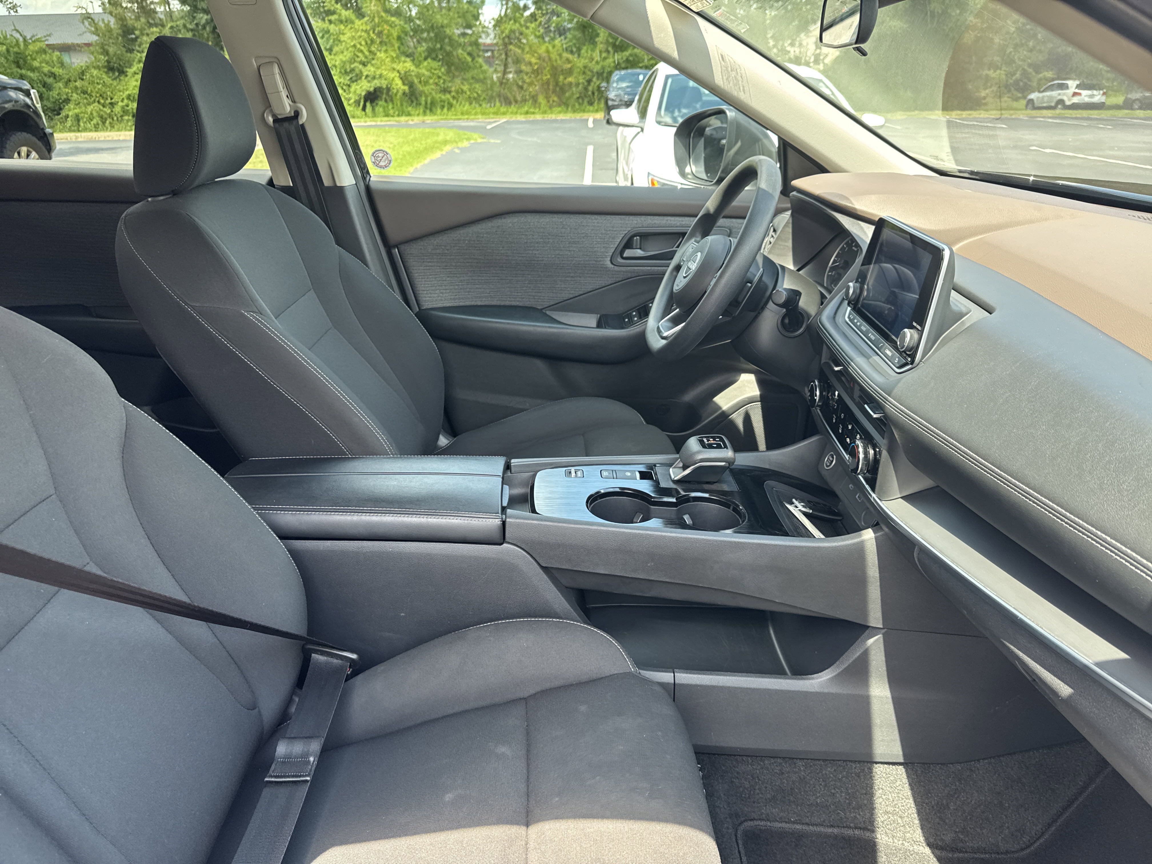 Used 2023 Nissan Rogue S image 31