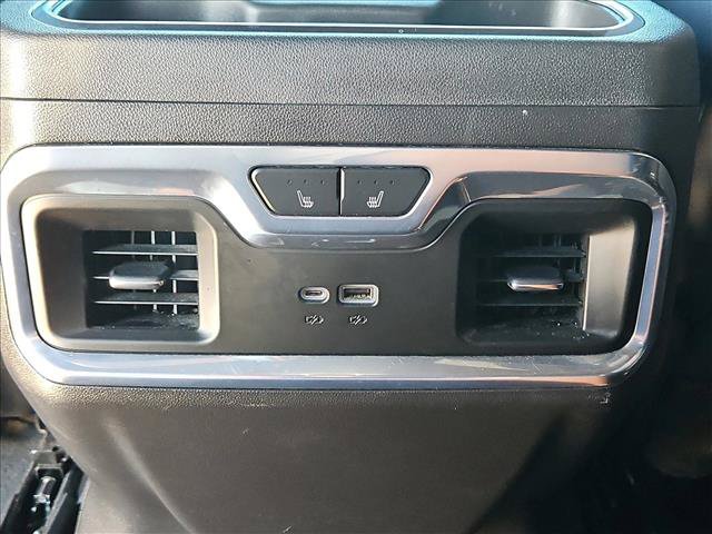 Used 2022 Chevrolet Silverado 1500 High Country w/ High Country Premium Package AWD/4WD image 17