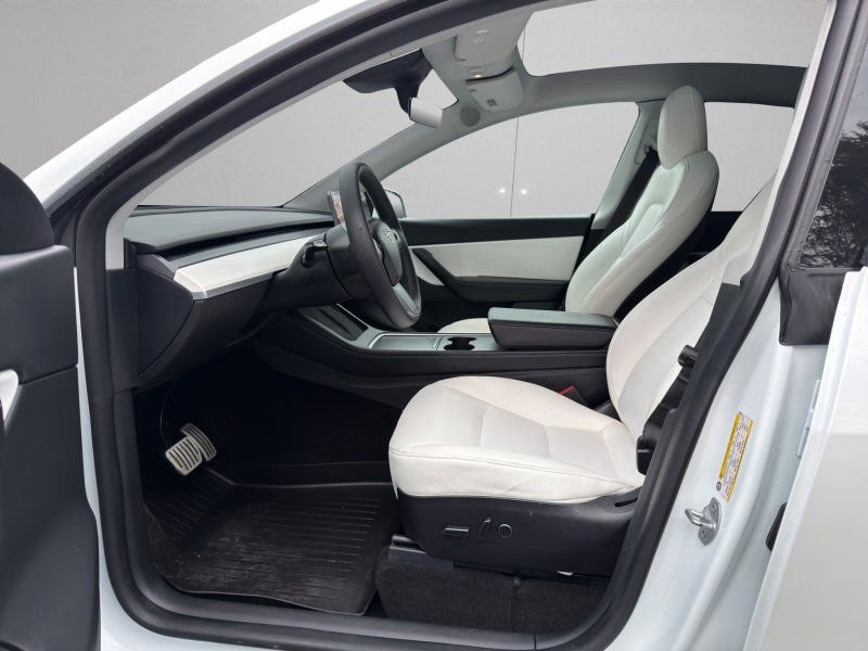 Used 2021 Tesla Model Y Performance image 9
