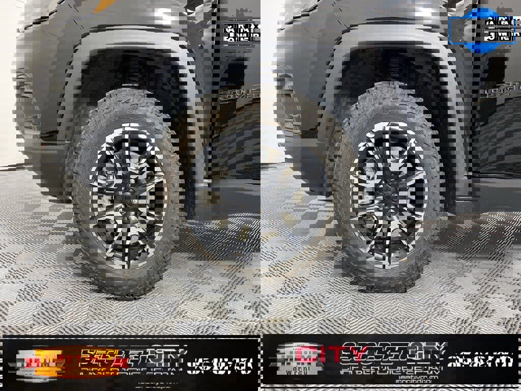 Used 2024 Jeep Compass Trailhawk w/ Trailhawk Convenience Group image 9