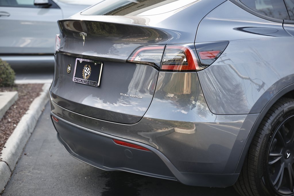 Used 2022 Tesla Model Y Long Range image 8