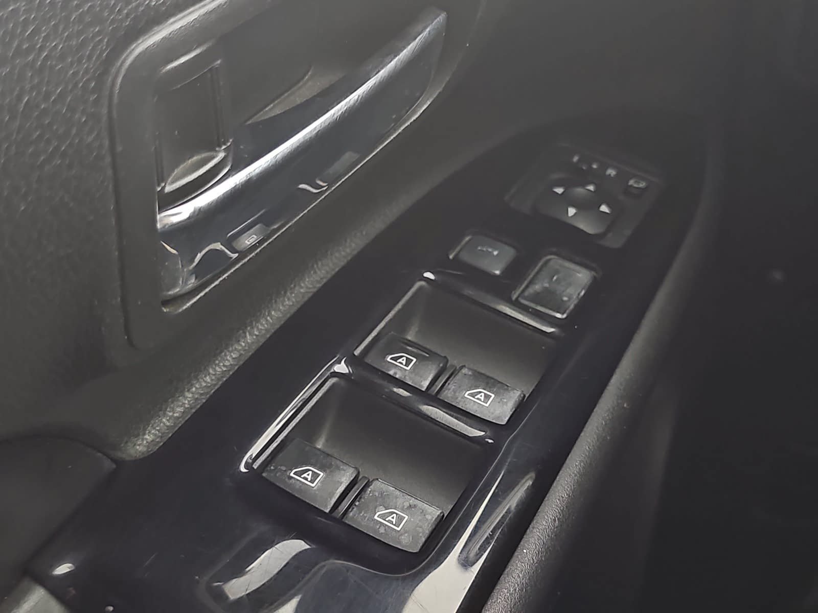 Used 2020 Mitsubishi Outlander SE FWD image 25