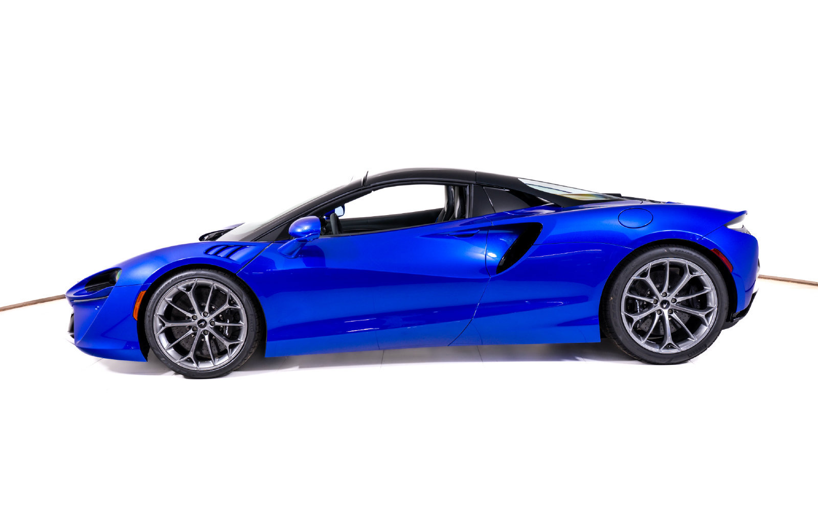 New 2027 McLaren Artura Spider RWD image 3