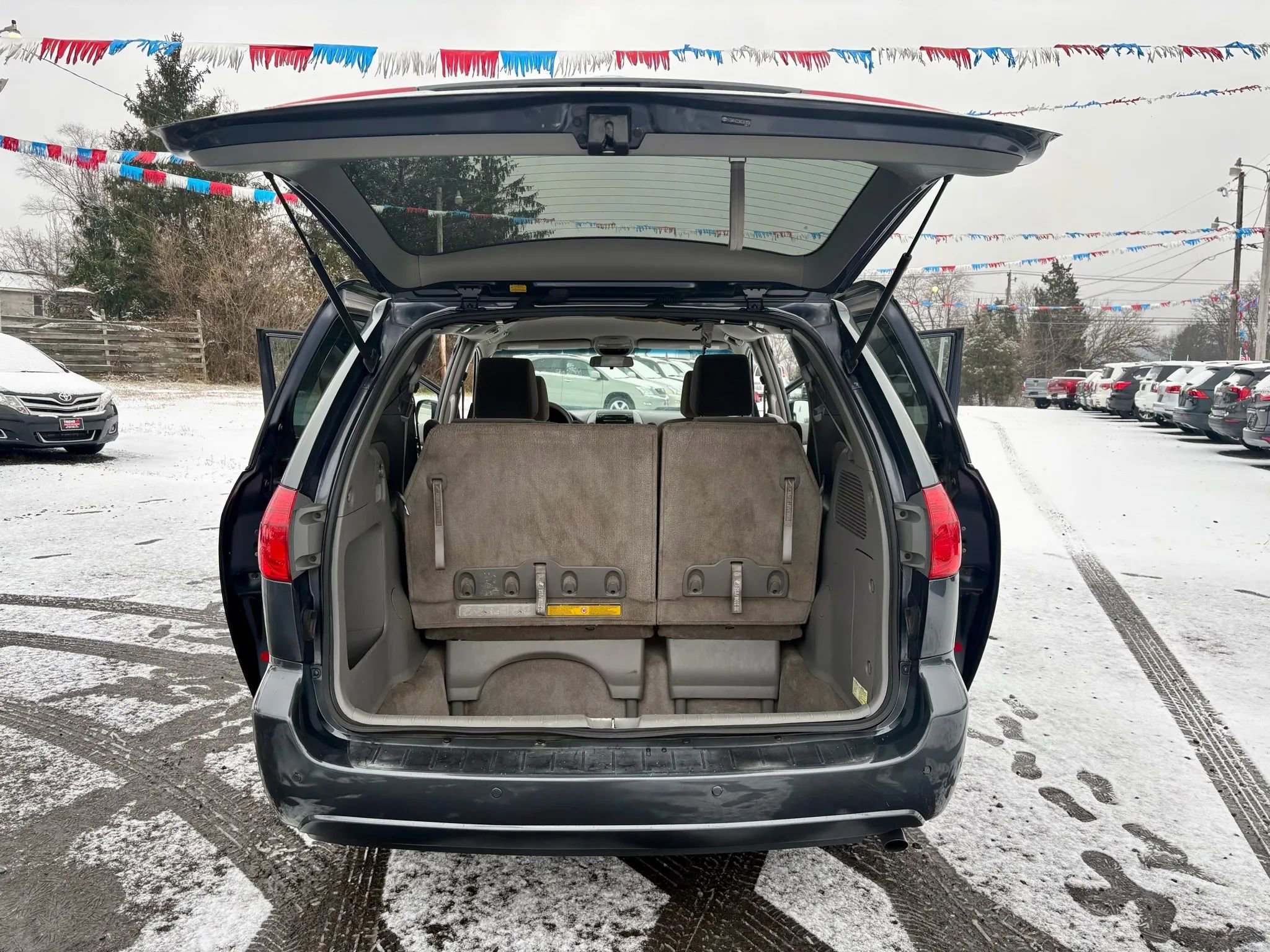 Used 2010 Toyota Sienna LE image 21