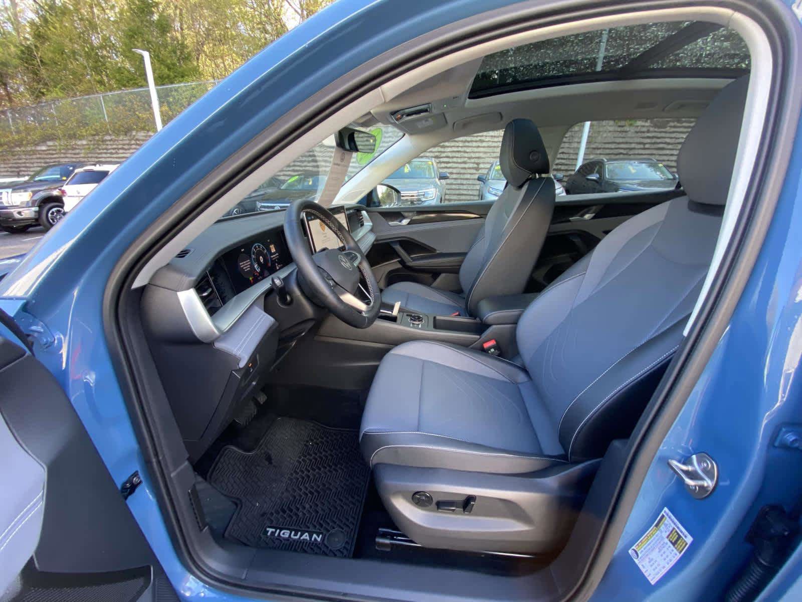 Certified 2026 Volkswagen Tiguan SE w/ Panoramic Sunroof Package AWD/4WD image 9