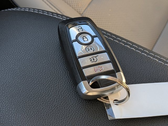 Used 2020 Ford Escape Titanium image 24