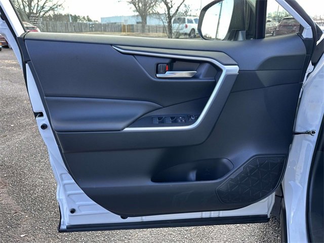 Used 2025 Toyota RAV4 XLE image 16