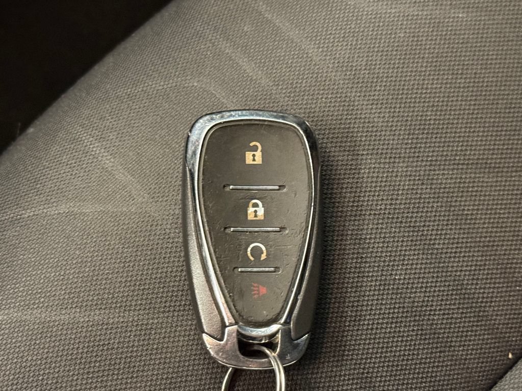 Used 2018 Chevrolet Trax LT w/ LT Convenience Package FWD image 17