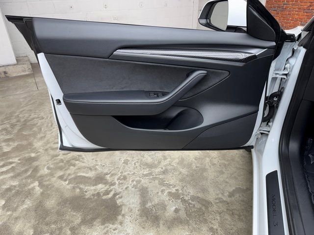 Used 2023 Tesla Model 3 Standard Range image 9