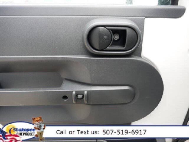 Used 2010 Jeep Wrangler Unlimited Rubicon image 8